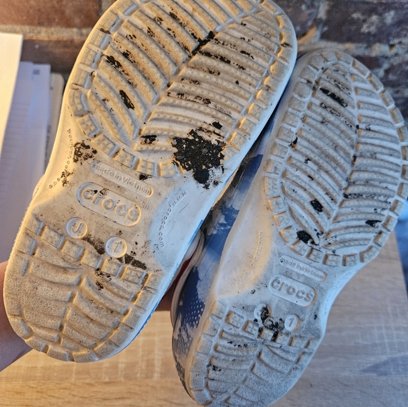 Kids Rainbow Crocs - Picture 5 of 5